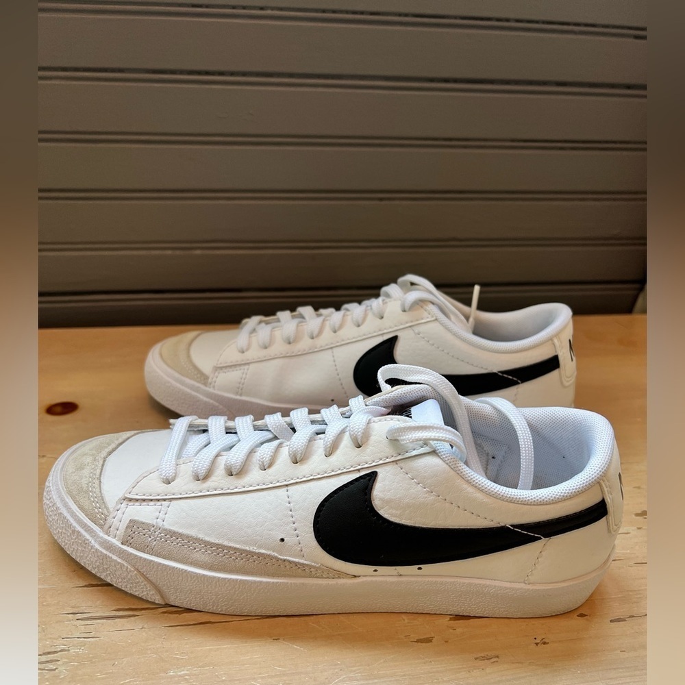 Size 6.5 (GS) - Nike Blazer Low 77 White Black - Picture 2 of 9
